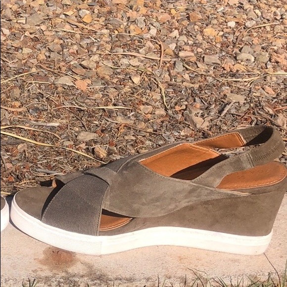 Caslon Alaysa Wedge Sandal. Genuine Leather! Olive/ Army green color. Size 7.5M - Picture 7 of 10